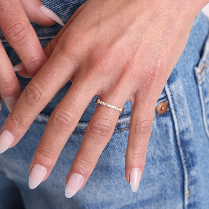 Moyen Diamond U-Pave Engraved Ring